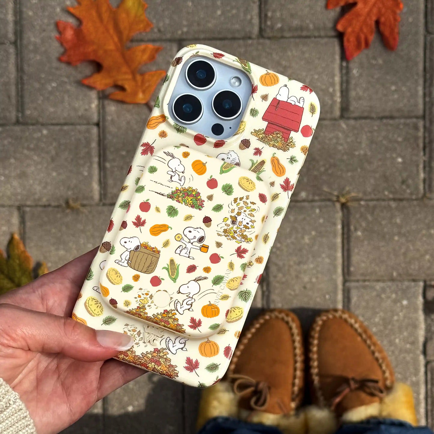 Snoopy Autumn Leaves Portable MagSafe Charger Power Pack
